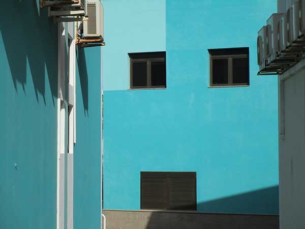 limitierte Fotoabzüge von Türkis farbenem Haus Ria Siegert