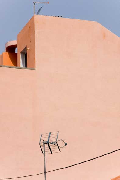 limitierte Fotoabzüge von Rosa farbenem Haus grafisch 30 x 40 cm oder 40 x 60 cm Ria Siegert